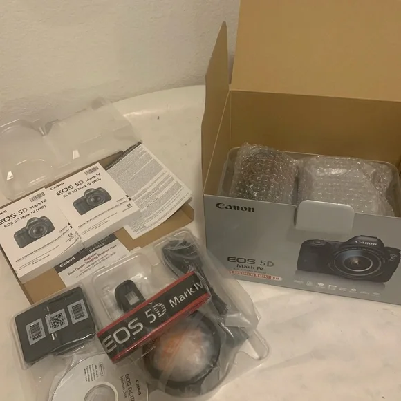 Canon CAMERA MARK IV KIT WITH LENS - Picture 5 of 11